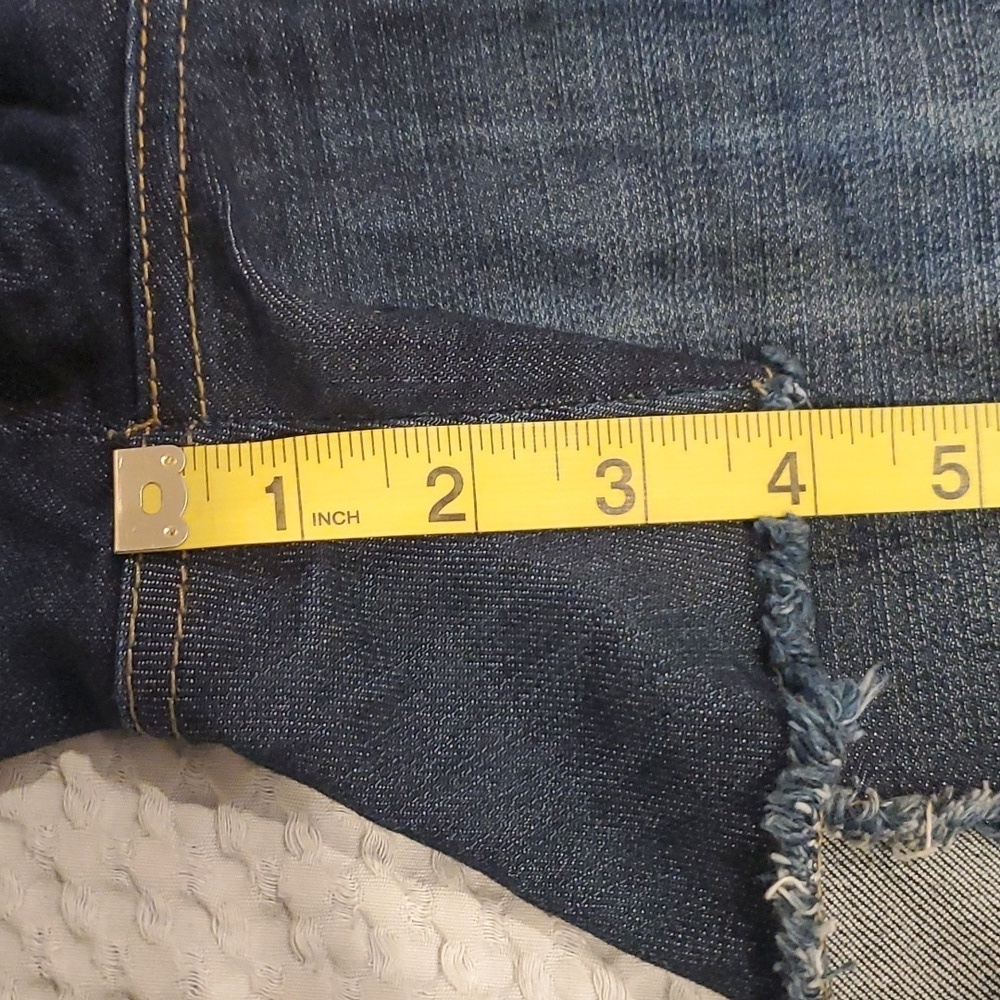 NWOT KUT from the Kloth Gidget Fray Jean Shorts Size 4 - Picture 5 of 5